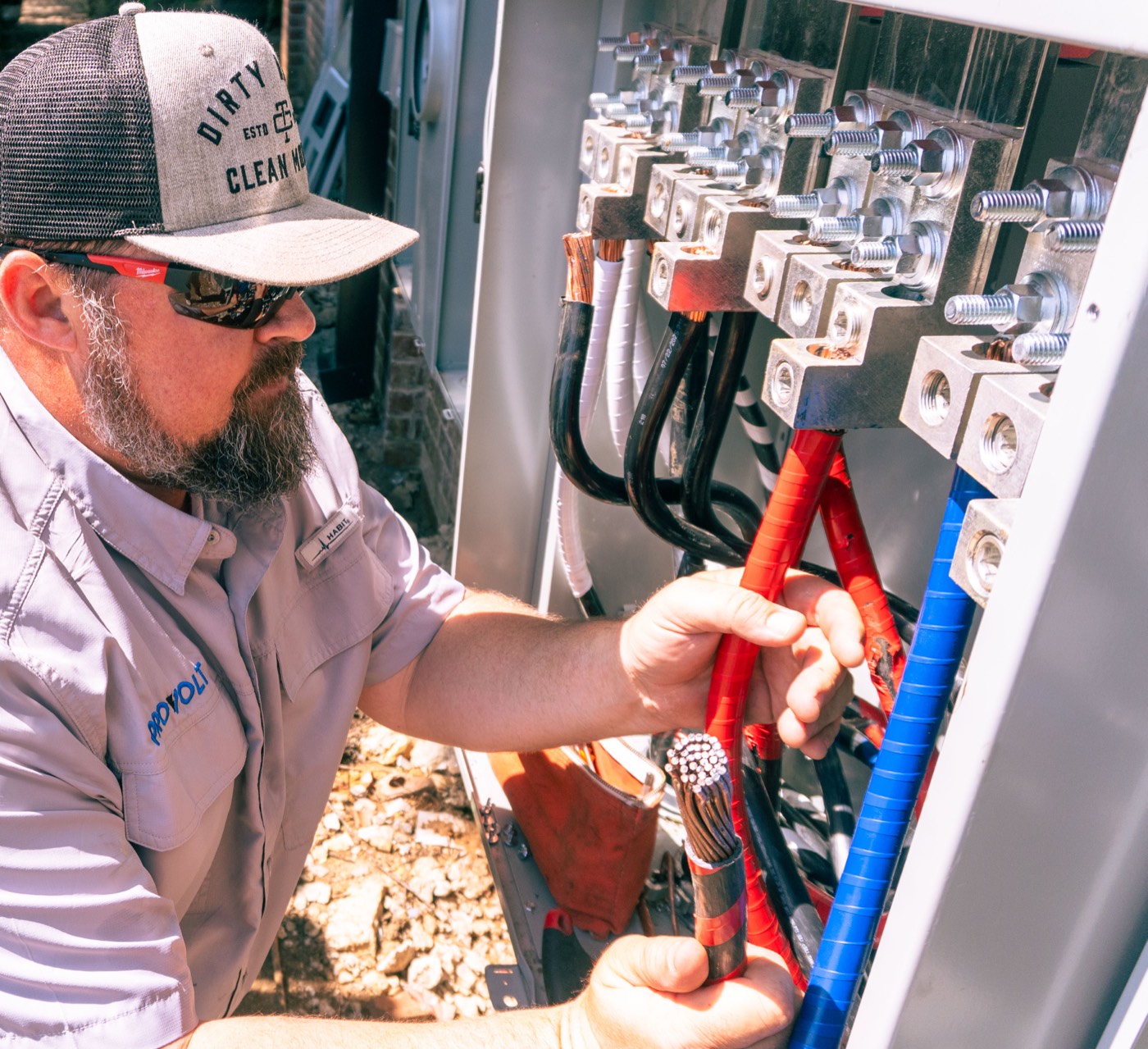 Electrician connecting panel lugs