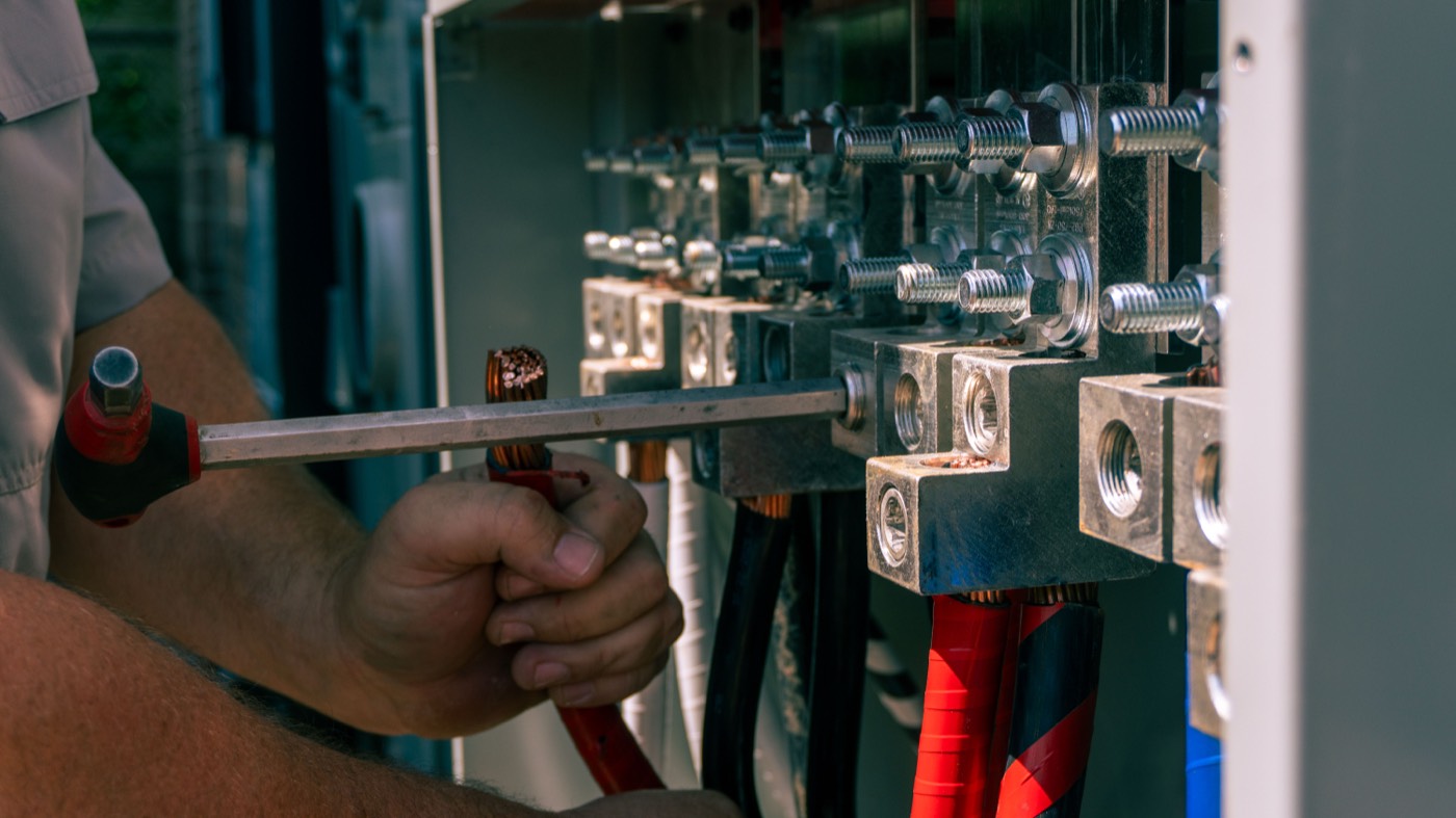 Torquing panel lugs