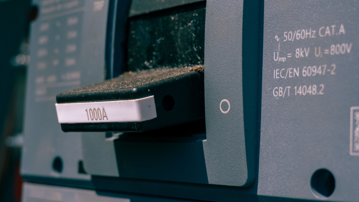 1000A disconnect switch detail
